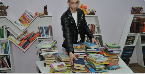 Сбор книг и канцелярских принадлежностей для школьников Донбасса